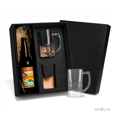 Kit com cerveja e canecas